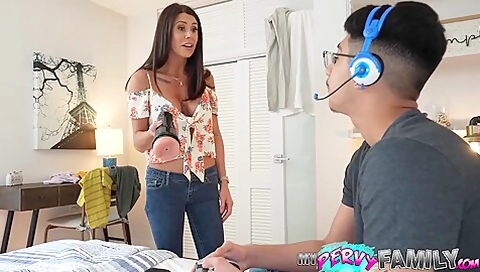 Which Butt Hole Feels Better? Stepmom Anal Challenge - Abby