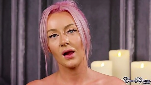 Stunning Milf Serves Wiener And Gets Cumshot