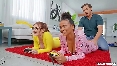 Gamer Teens 18+ Heart-stopping Porn